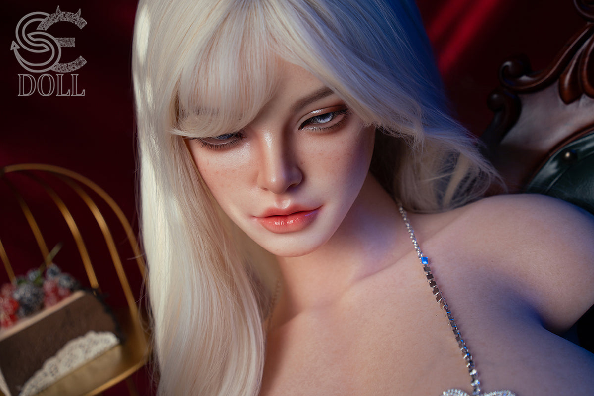 SEDOLL Sadie blond beauty face close up