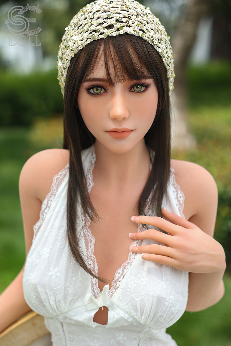 SEDOLL Quinn upper body front view black haired beauty