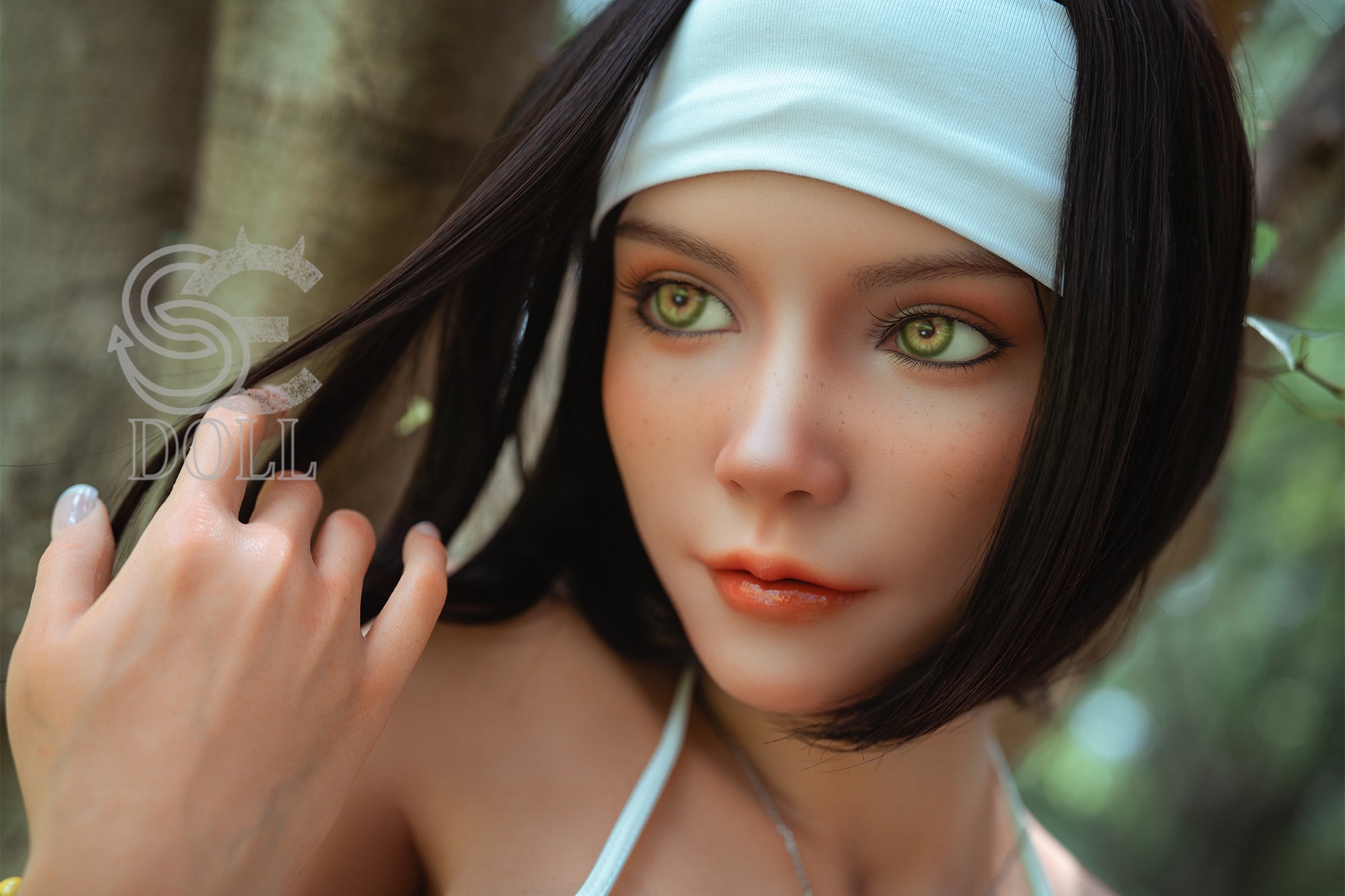 SEDOLL Yemeny face close up green eyes